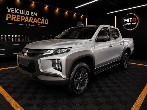 MITSUBISHI L200 TRITON 2.4 16V TURBO DIESEL OUTDOOR GLS CD 4X4 AUTOMÁTICO MITSUBISHI L200 TRITON 2.4 16V TURBO DIESEL OUTDOOR GLS CD 4X4 AUTOMÁTICO